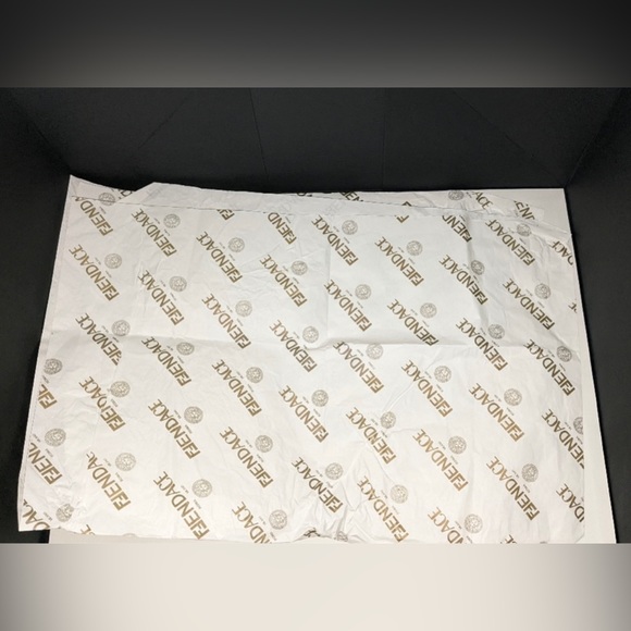 🔥FENDACE FENDI × VERSACE 15"×11"×6"
HUGE XL Empty Box🔥 - Picture 4 of 13